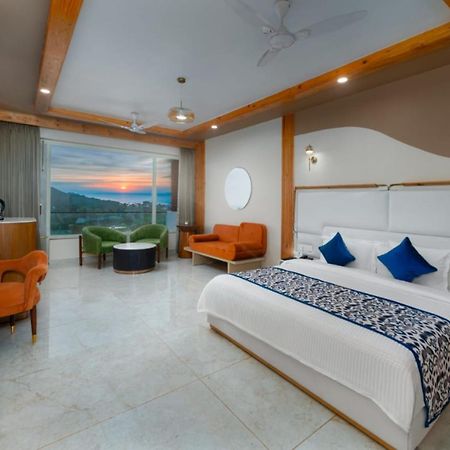 Grand Continent Morjim Hotel Exterior photo