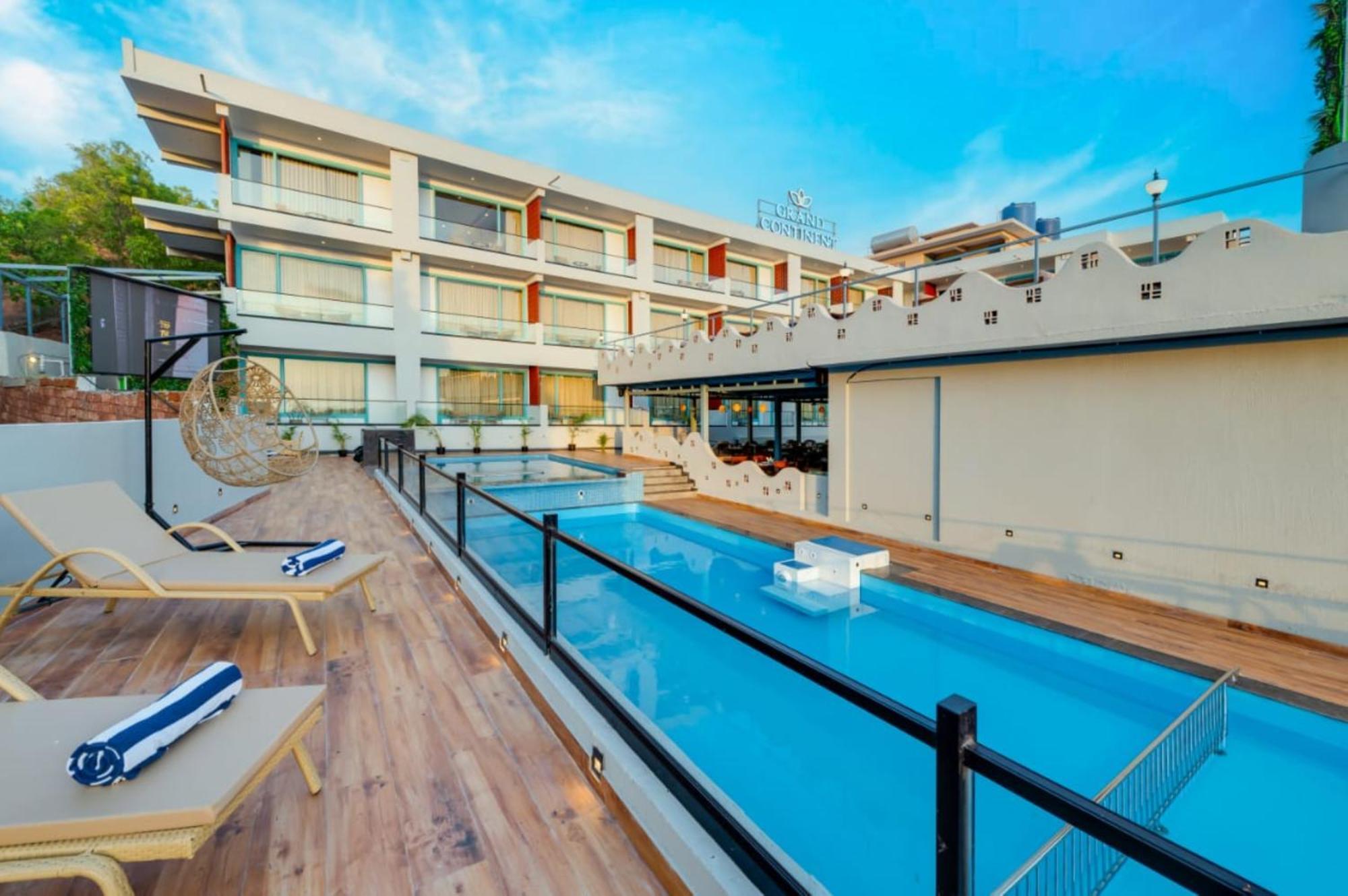 Grand Continent Morjim Hotel Exterior photo