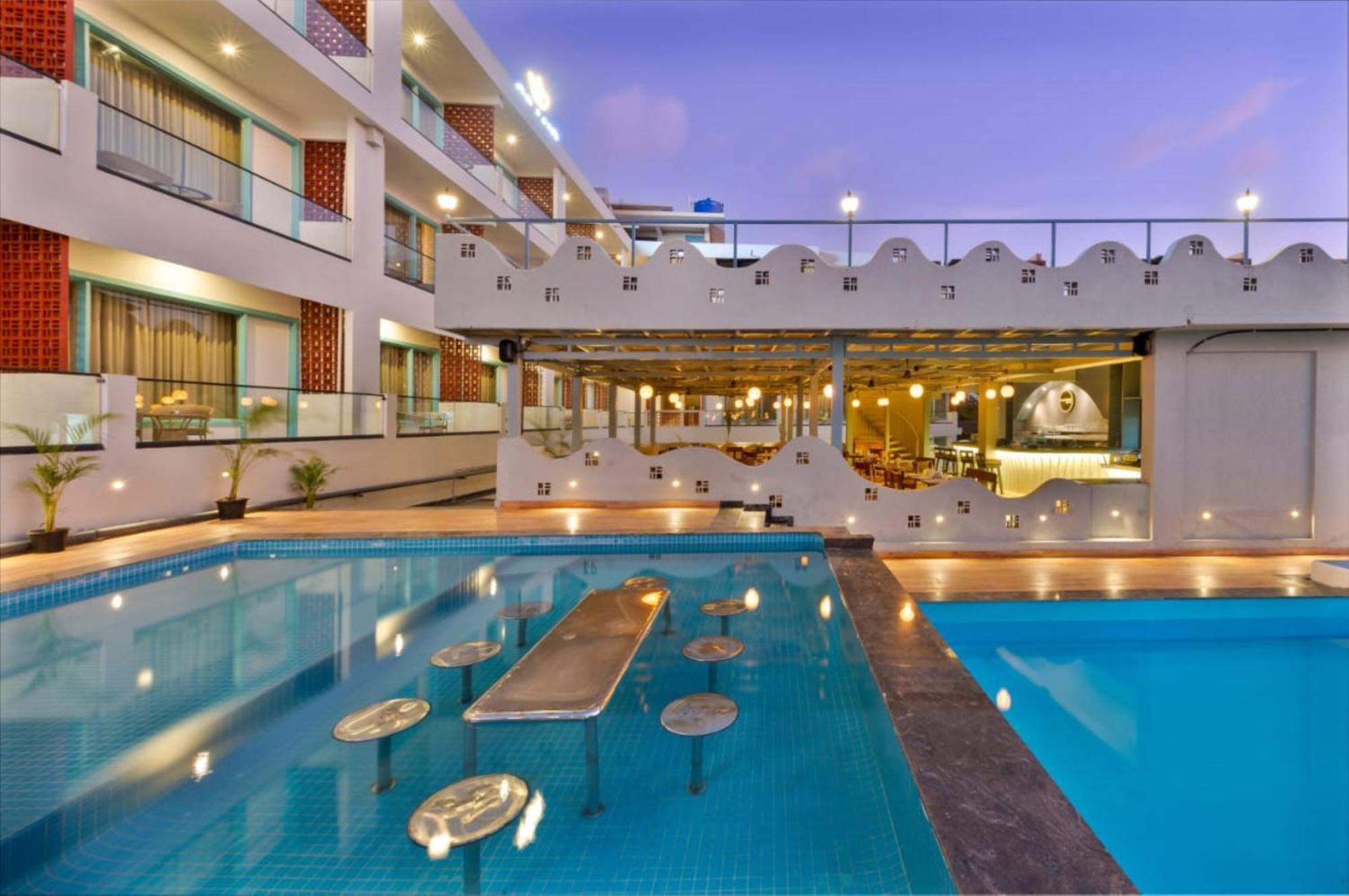 Grand Continent Morjim Hotel Exterior photo