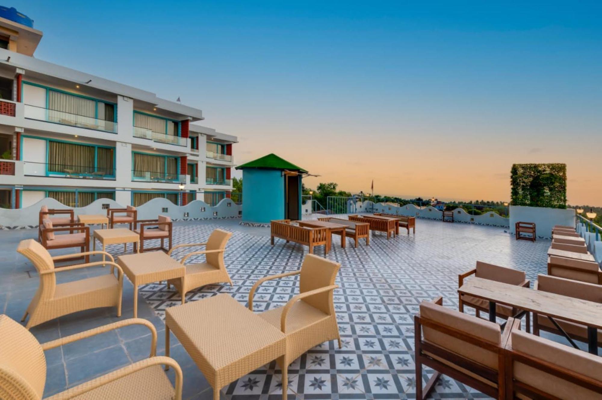 Grand Continent Morjim Hotel Exterior photo