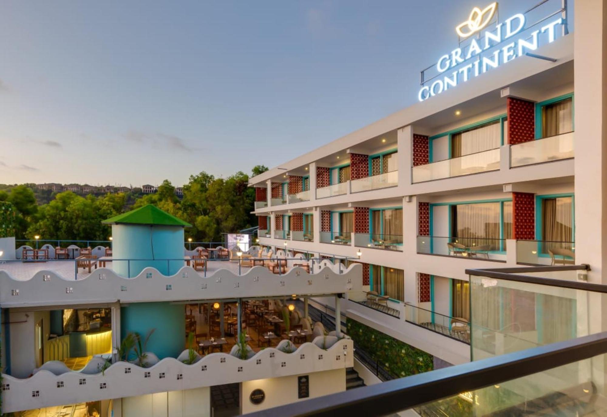 Grand Continent Morjim Hotel Exterior photo