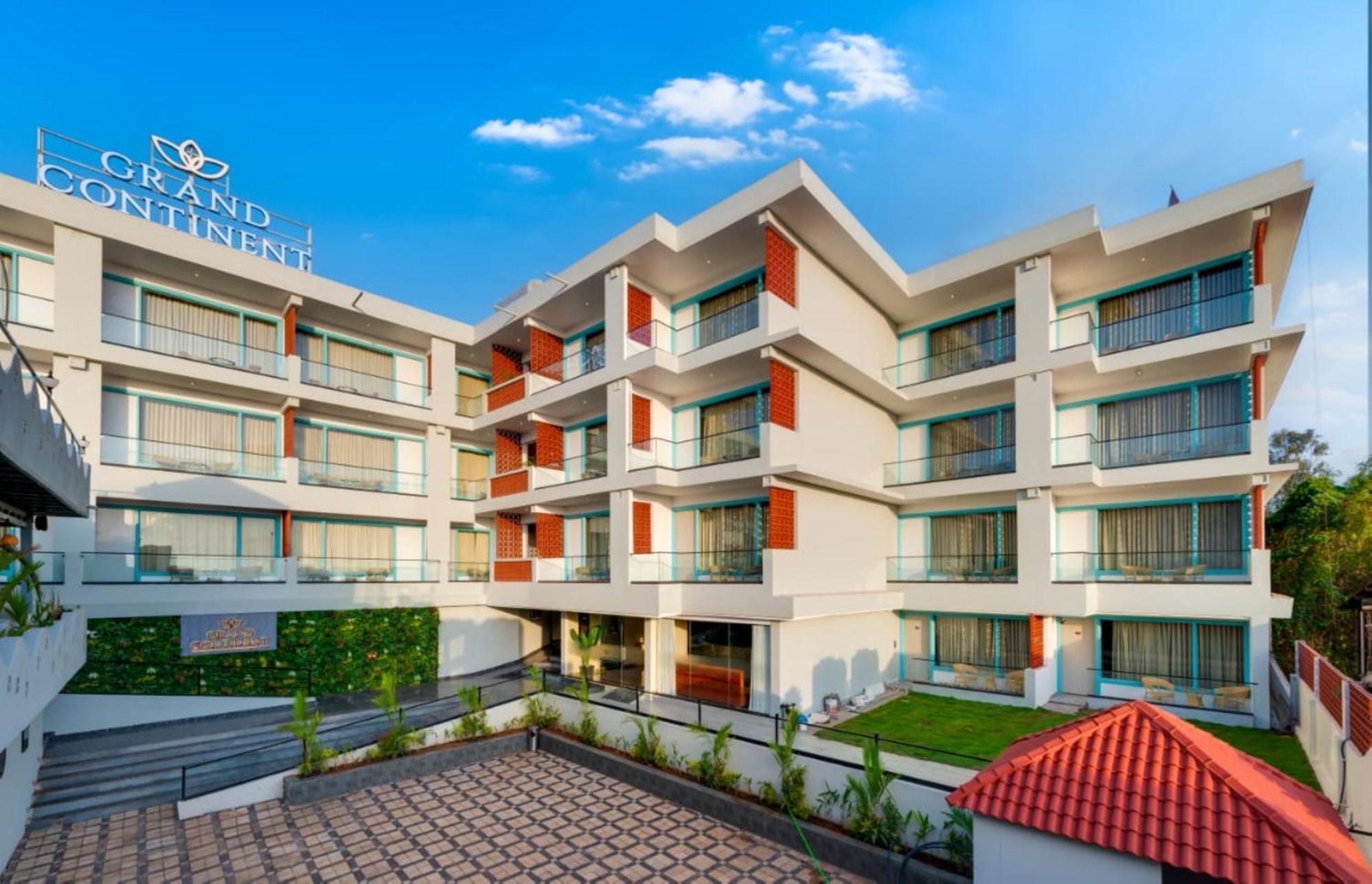 Grand Continent Morjim Hotel Exterior photo